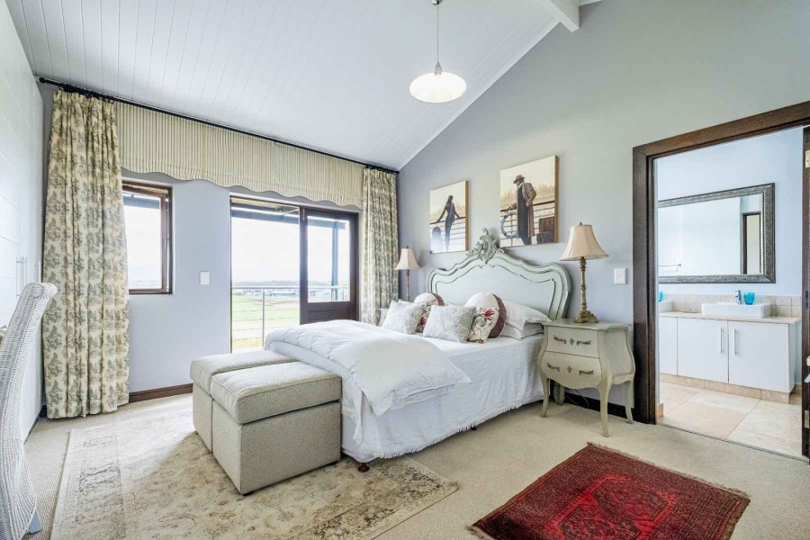 5 Bedroom Property for Sale in Oubaai Western Cape